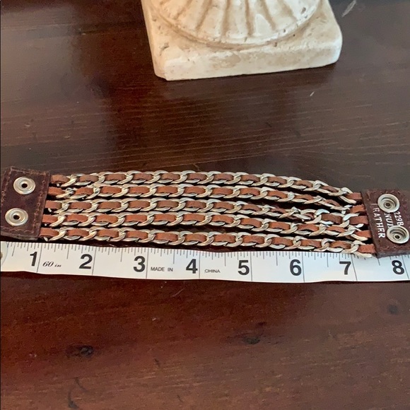 women’s leather chained bracelet - Picture 2 of 5